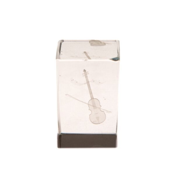 Cubo de cristal con violín 3D