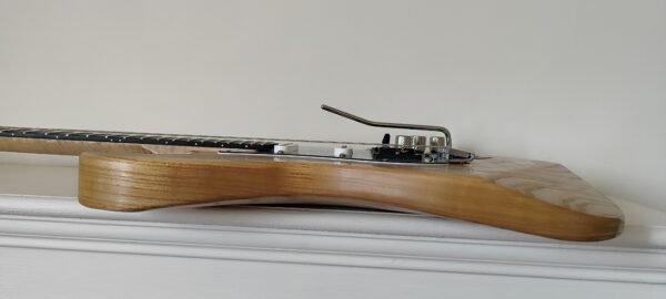 IMG_20260113_124449 Perfil de guitarra eléctrica cuerpo plano Arte de Luthier