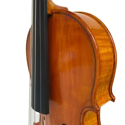 VIOLIN PROFESIONAL TALLER Lateral de violín profesional mostrando la veta del arce bajo barniz al alcohol.