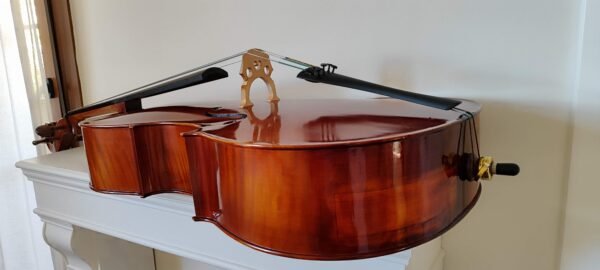 Perfil derecho de violonchelo con ajuste de luthier